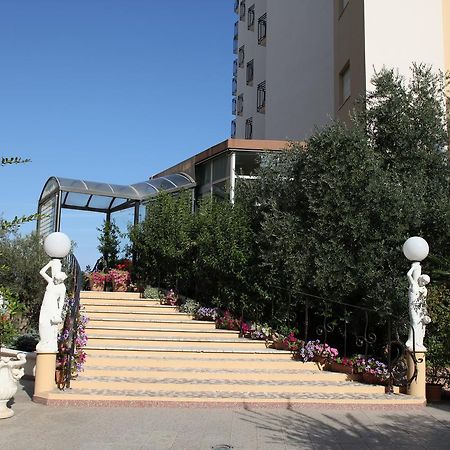 Hotel Plaza Лидо-дельи-Эстенси Экстерьер фото