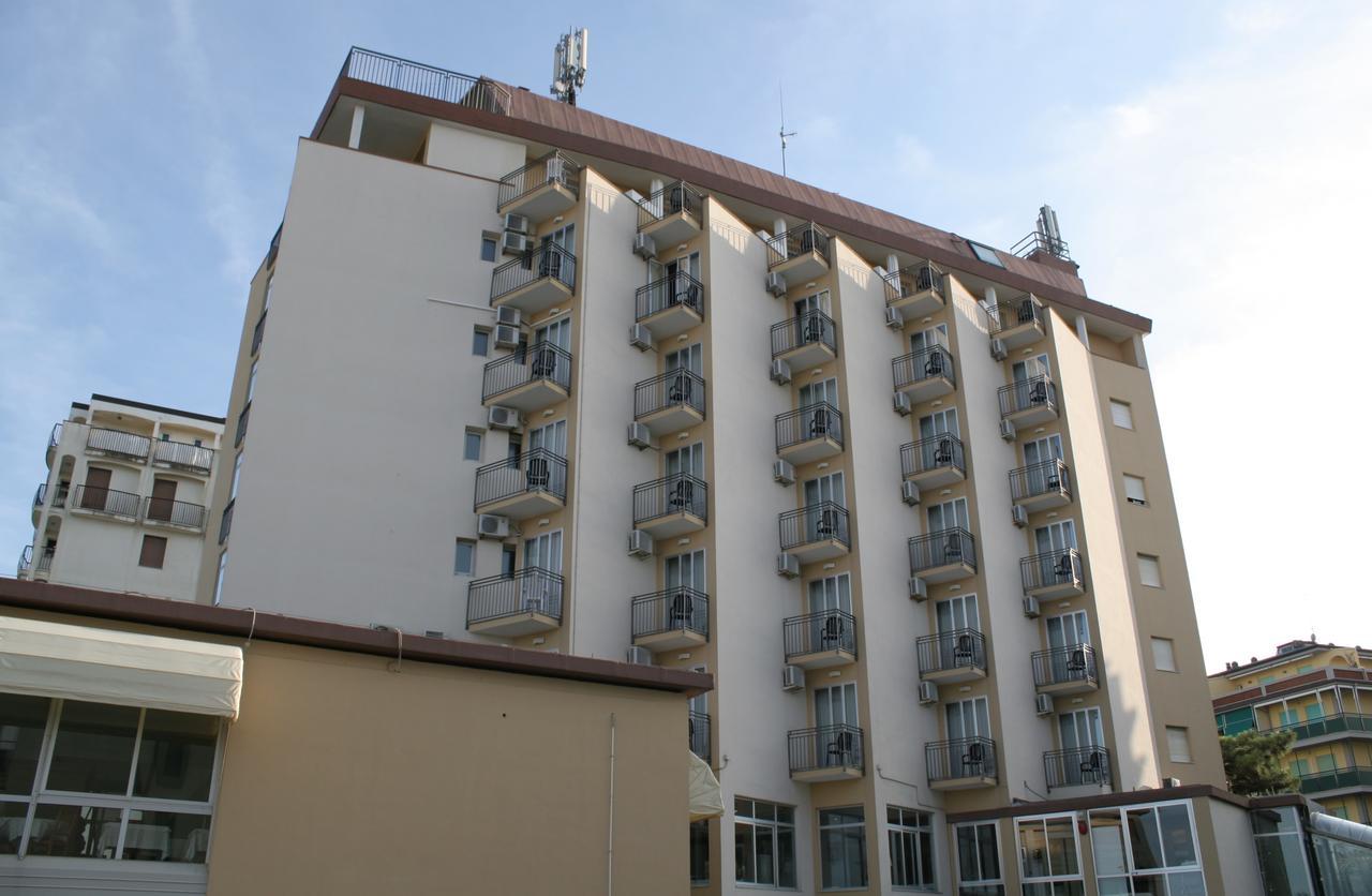 Hotel Plaza Лидо-дельи-Эстенси Экстерьер фото